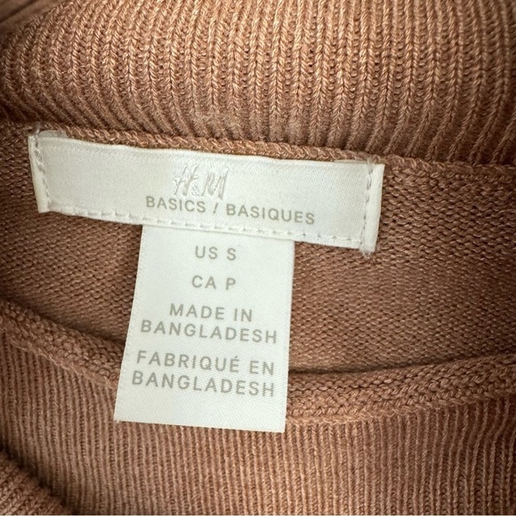 H&M Turtleneck lightweight sweater - Picture 4 of 4